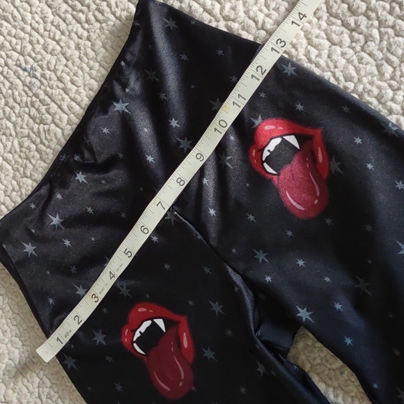 Goldsheep XS Vampire Lip Star Print Leggings - Picture 10 of 14